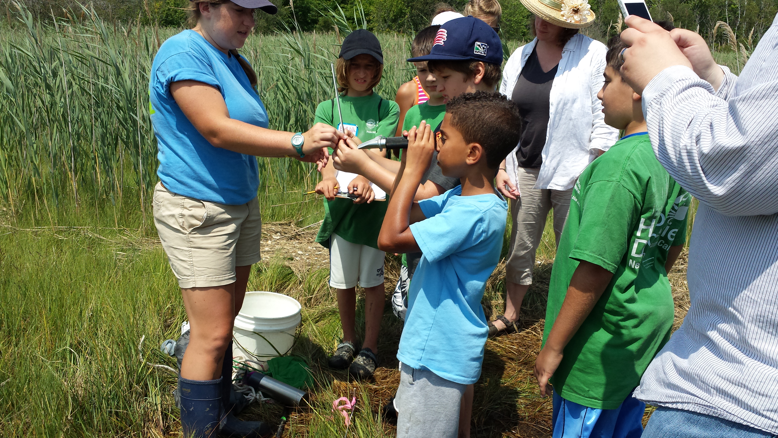 Virginia Master Naturalists explain plants to students